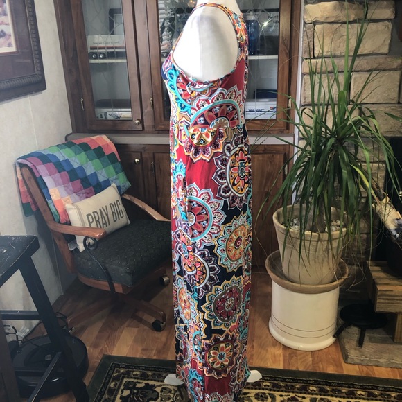 BOUTIQUE SIZE LARGE SLEEVELESS MULTICOLORED MEDALLION PRINT MAXI DRESS W/POCKETS - Picture 2 of 4